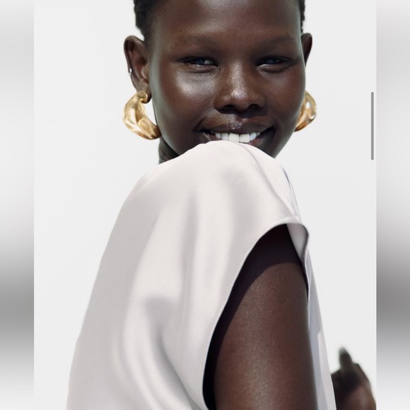 New with tags beautiful satin top - Picture 4 of 7